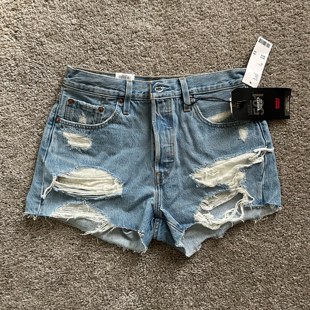 NWT Levi's Women's Distressed Denim Shorts